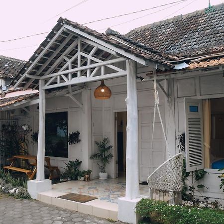 Roemah Renjana Yogyakarta Hotel Exterior foto